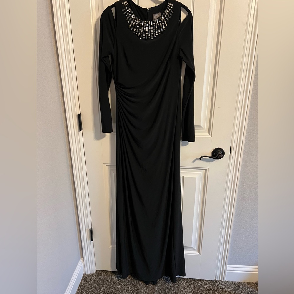 3249. Vince Camuto Black Cold Shoulder Long Sleeve Maxi w/Rhinestones. Size 8
